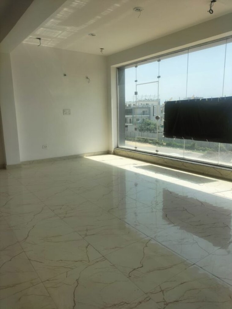 Room, sushant golf city Commercial Office Space 1300 Sq.Ft. In Sushant Golf City Lucknow 10460561