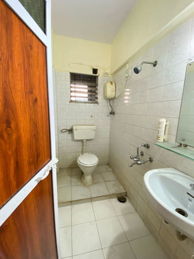 Bathroom, anita-building-kandivali 2 Bedroom 880 Sq.Ft. Apartment In Kandivali East Mumbai 10509295