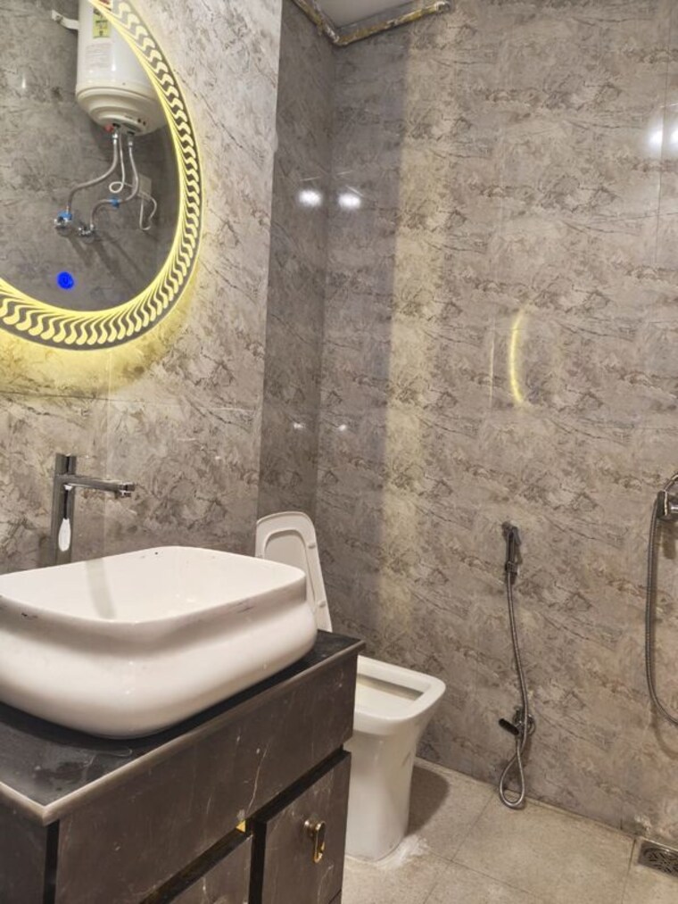 Bathroom, malviya nagar 2 Bedroom 1200 Sq.Ft. Builder Floor In Malviya Nagar Delhi 10508729