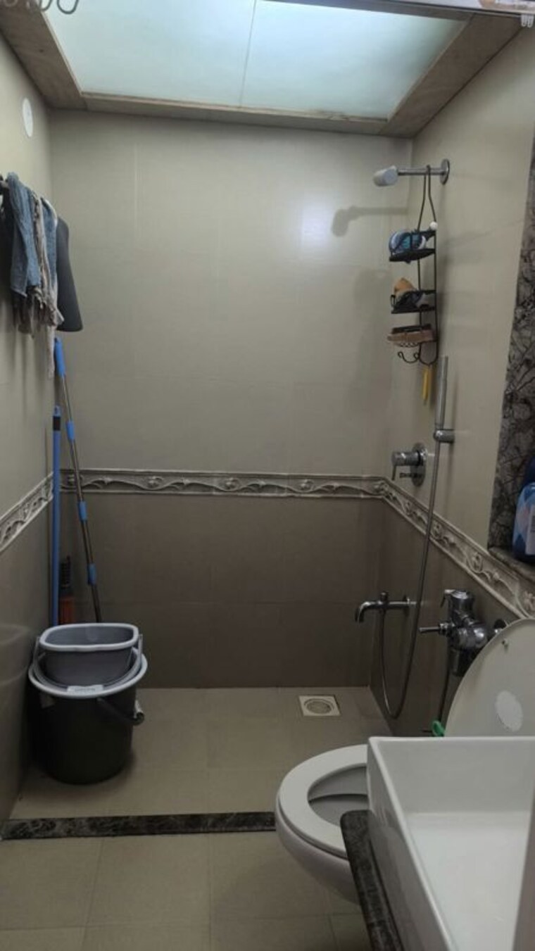Bathroom, raheja-acropolis 2 Bedroom 975 Sq.Ft. Apartment In Deonar Mumbai 10509379