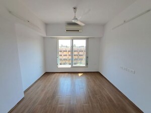 Room in 2.5 BHK Apartment at Kanakia Paris, Bandra East – for Rent