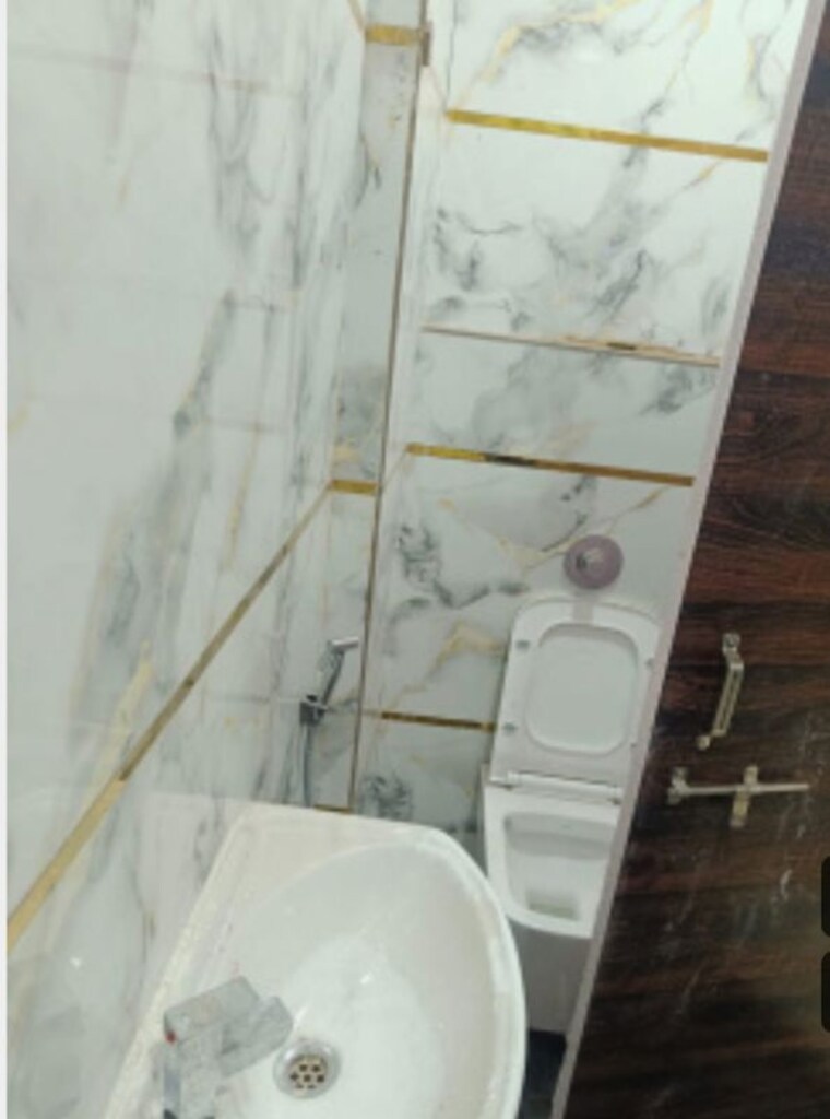 Bathroom, shankar nagar 3 Bedroom 1500 Sq.Ft. Apartment In Shankar Nagar Raipur 10509393