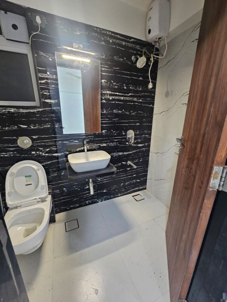 Bathroom, sanghvi-infenia 3 Bedroom 1000 Sq.Ft. Apartment In Santacruz East Mumbai 10509423