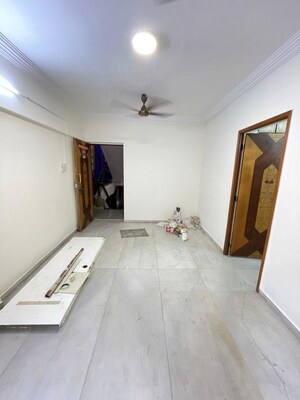 2 BHK Apartment For Rent in Green Meadows Bluilding 2 Chs Ltd, Kandivali East