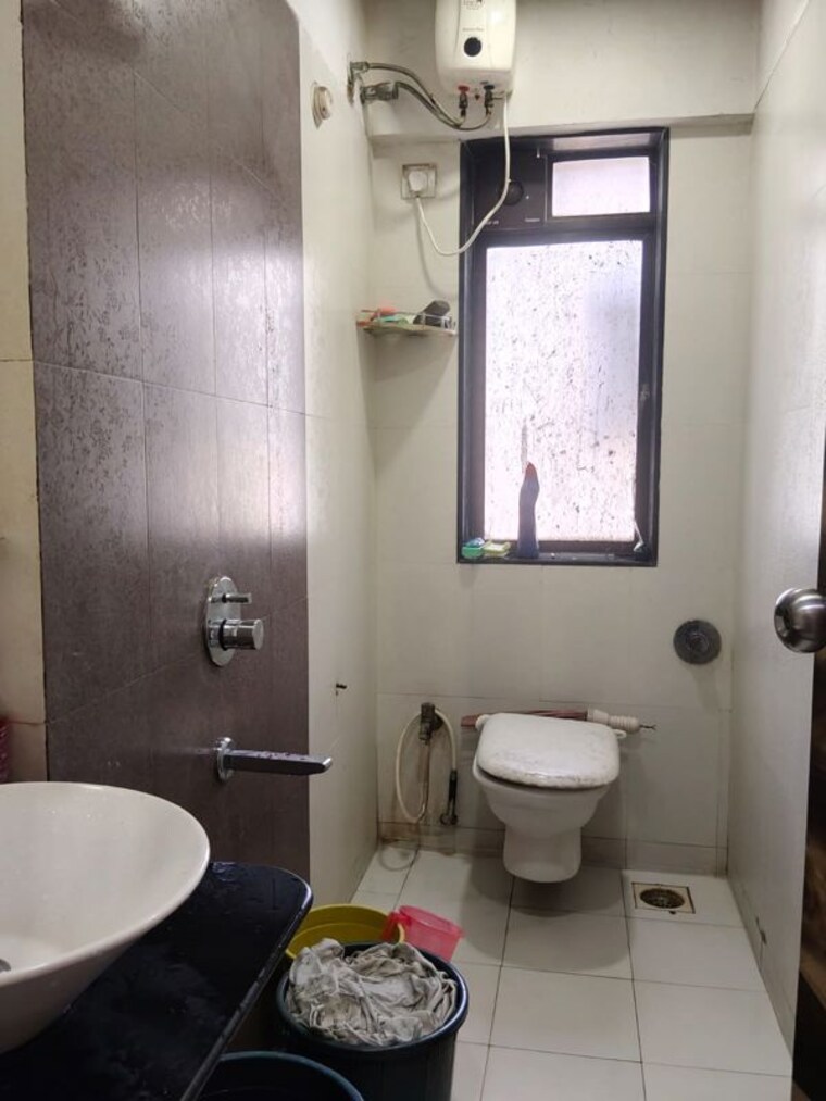 Bathroom, vaibhav-paradise 2 Bedroom 700 Sq.Ft. Apartment In Santacruz East Mumbai 10509442