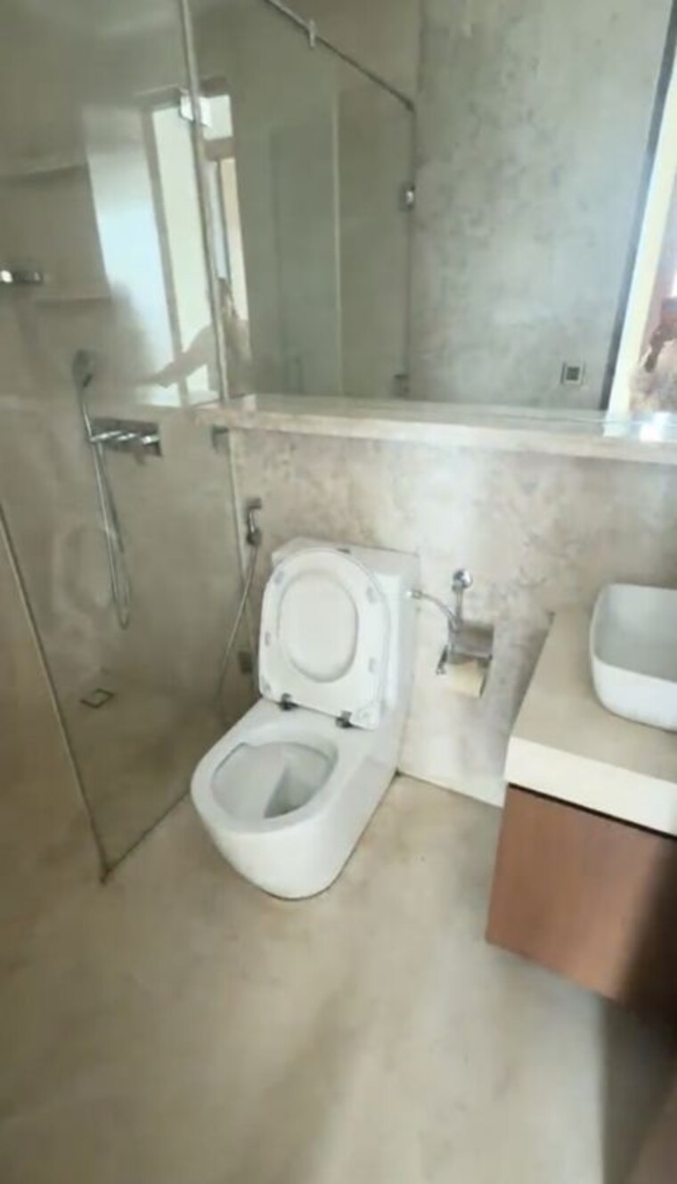 Bathroom, indiabulls-blu 3 Bedroom 1200 Sq.Ft. Apartment In Worli Mumbai 10509480