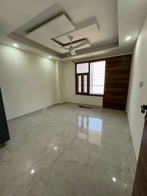 Room in 3 BHK Apartment at Dwarka – for Sale