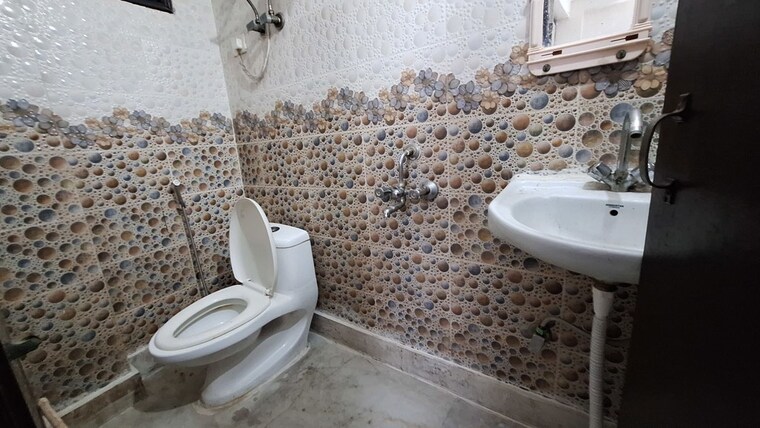 Bathroom, wilson garden 2 Bedroom 600 Sq.Ft. Builder Floor In Wilson Garden Bangalore 10509510