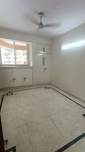 Room in 3 BHK Apartment at Dwarka – for Sale