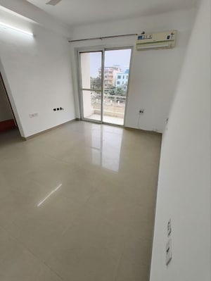 Room in 3.5 BHK Apartment at Orchid Island, Sector 51 – for Rent