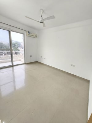 Room in 3.5 BHK Apartment at Orchid Island, Sector 51 – for Rent