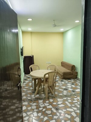 1 BHK Independent House For Rent in RWA Apartments Sector 52, Sector 52
