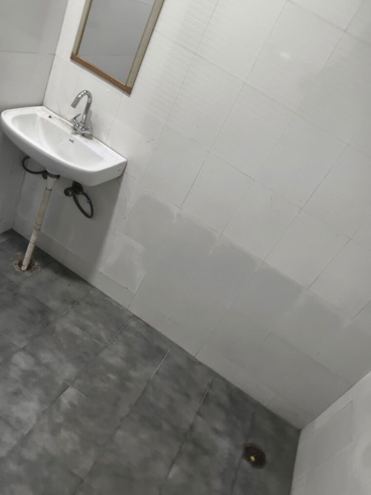 Bathroom, rwa-apartments-sector-52 1 Bedroom 550 Sq.Ft. Independent House In Sector 52 Noida 10509669