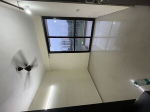 Room in 3 BHK Apartment at Omaxe Heights, Sector 86 – for Sale