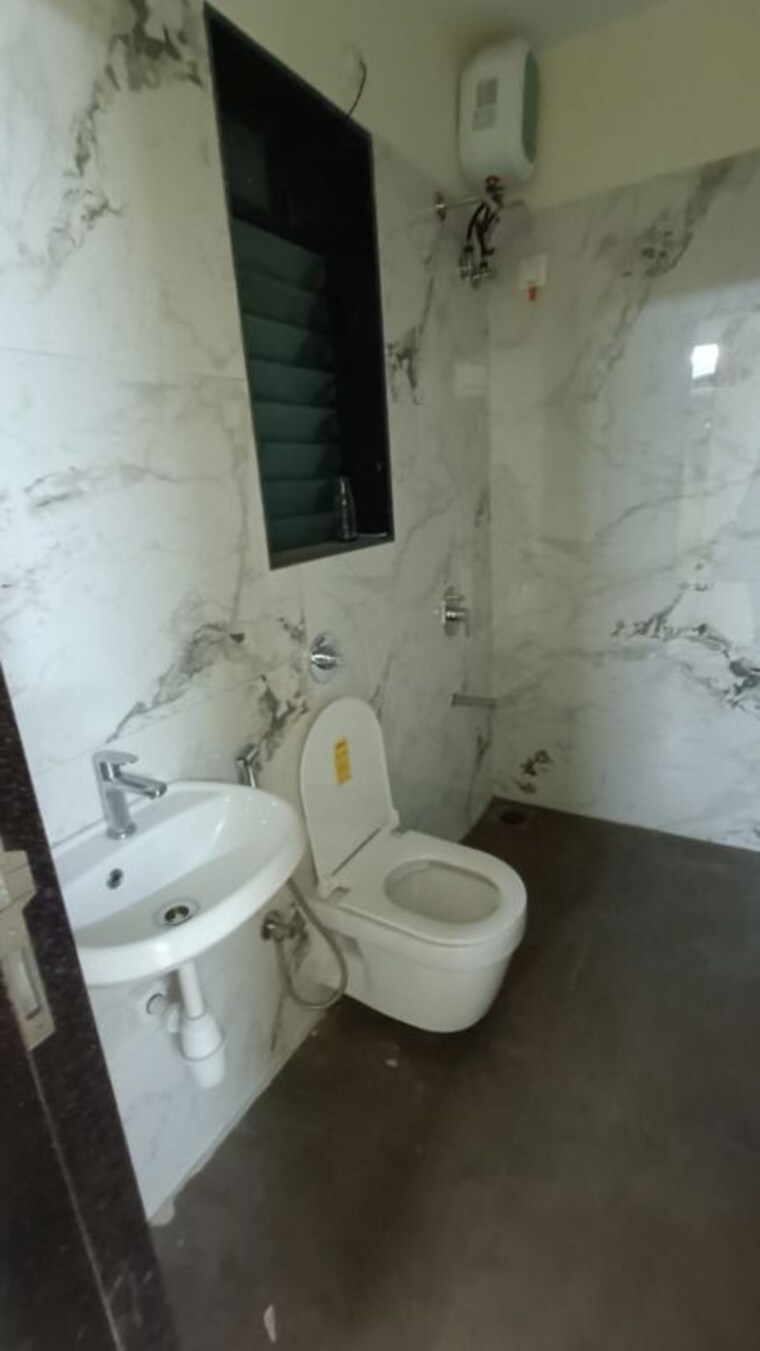 Bathroom, dem-phoenix 2 Bedroom 678 Sq.Ft. Apartment In Malad East Mumbai 10509692