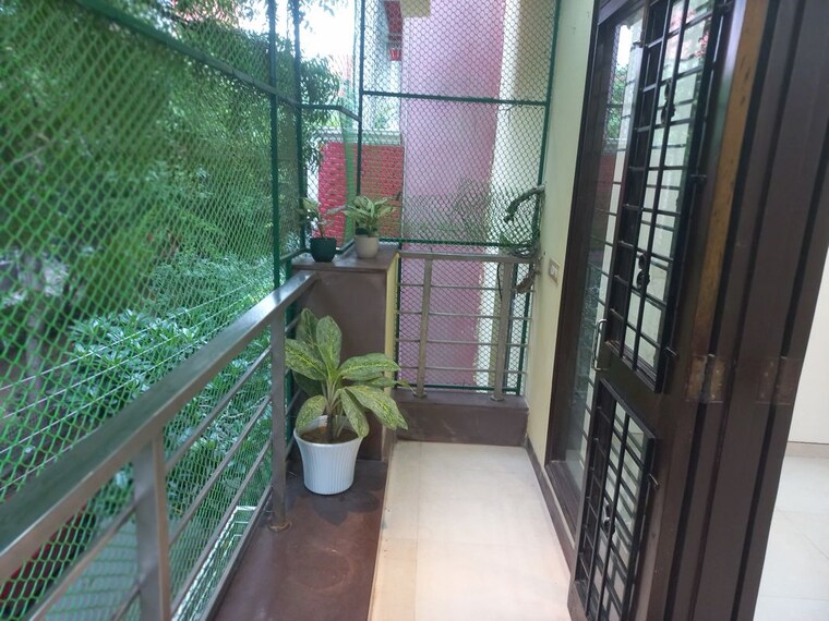 Balcony, hauz khas 5 Bedroom 600 Sq.Yd. Villa In Hauz Khas Delhi 9128585