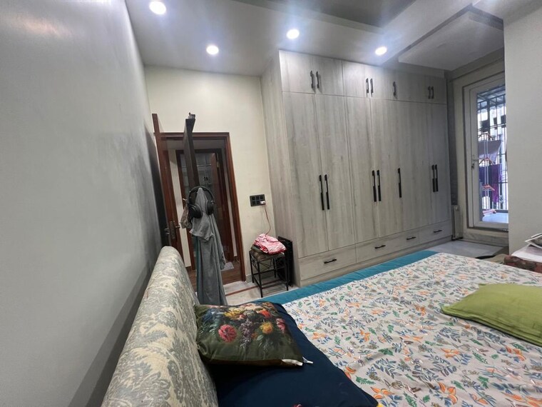 Bedroom, defence colony 6+ Bedroom 700 Sq.Yd. Builder Floor In Defence Colony Delhi 8774831