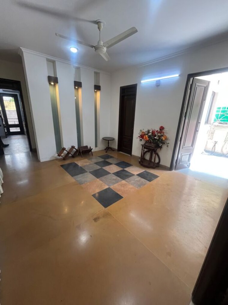 Living Room, dlf phase i 5 Bedroom 500 Sq.Yd. Independent House In Dlf Phase I Gurgaon 10509602