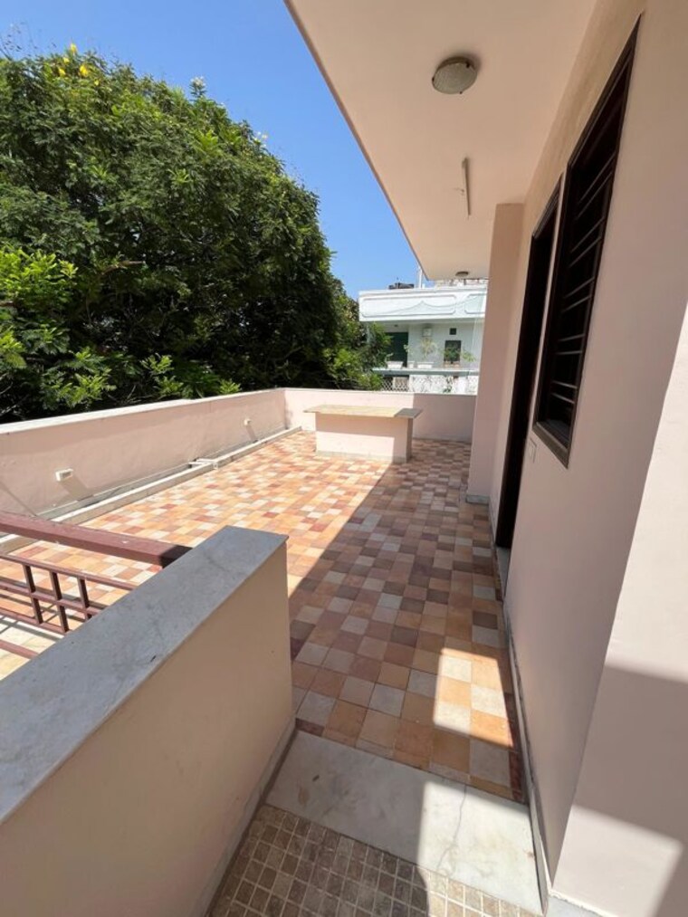 Balcony, dlf phase i 5 Bedroom 500 Sq.Yd. Independent House In Dlf Phase I Gurgaon 10509602