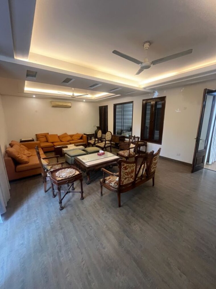Dining area, dlf phase i 5 Bedroom 500 Sq.Yd. Independent House In Dlf Phase I Gurgaon 10509602