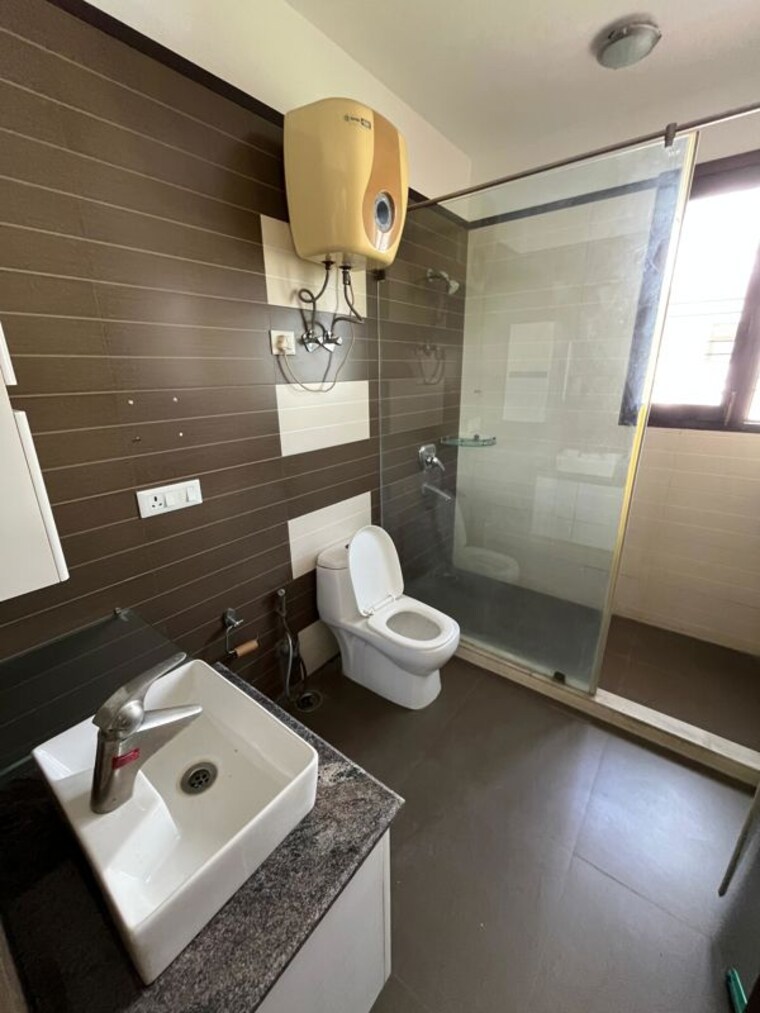 Washroom, dlf phase i 5 Bedroom 500 Sq.Yd. Independent House In Dlf Phase I Gurgaon 10509602