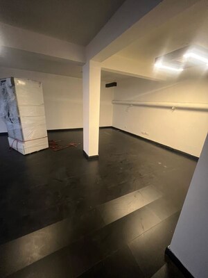 Hall in 5 BHK Independent House at Dlf Phase I – for Rent