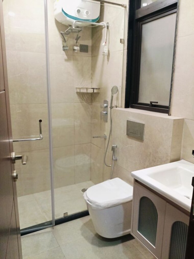 Bathroom, chittaranjan park 3 Bedroom 1550 Sq.Ft. Builder Floor In Chittaranjan Park Delhi 10509745