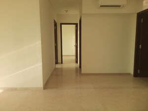 Room in 3 BHK Apartment at Lokhandwala Minerva Mahalaxmi, Mahalaxmi – for Rent
