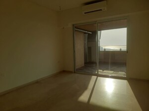 Room in 3 BHK Apartment at Lokhandwala Minerva Mahalaxmi, Mahalaxmi – for Rent
