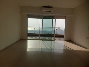 Room in 3 BHK Apartment at Lokhandwala Minerva Mahalaxmi, Mahalaxmi – for Rent