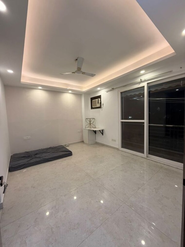 Room, freedom fighters enclave 3 Bedroom 2000 Sq.Ft. Builder Floor In Freedom Fighters Enclave Delhi 10509774