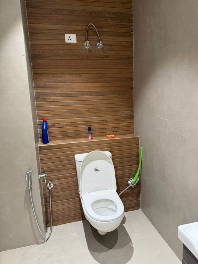 Bathroom, naraina industrial area phase 1 Commercial Office Space 2000 Sq.Ft. In Naraina Industrial Area Phase 1 Delhi 10509773