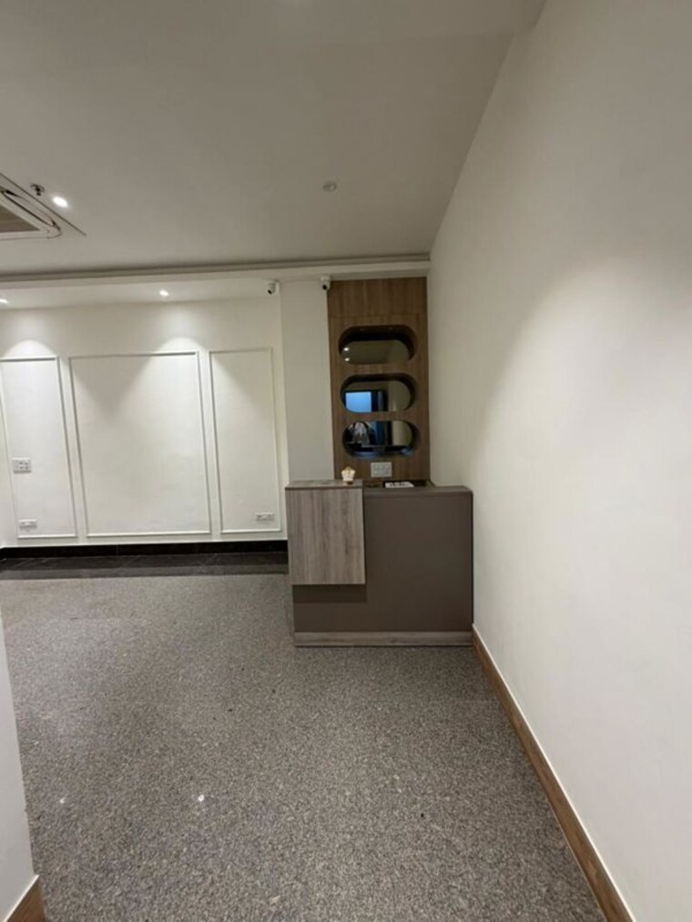 Room, naraina industrial area phase 1 Commercial Office Space 2000 Sq.Ft. In Naraina Industrial Area Phase 1 Delhi 10509773