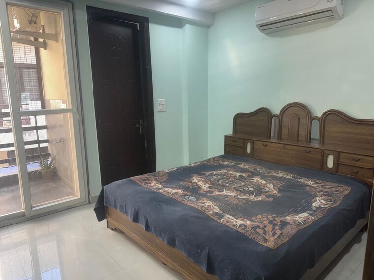 Bedroom, unitech-uniworld-gardens-2 2 Bedroom 1050 Sq.Ft. Apartment In Sector 47 Gurgaon 10509819