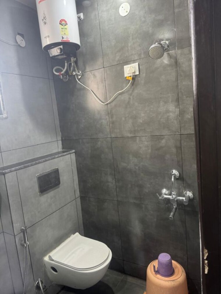 Bathroom, unitech-uniworld-gardens-2 2 Bedroom 1050 Sq.Ft. Apartment In Sector 47 Gurgaon 10509819