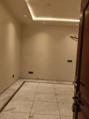 Room in 3 BHK Builder Floor at Naraina – for Sale