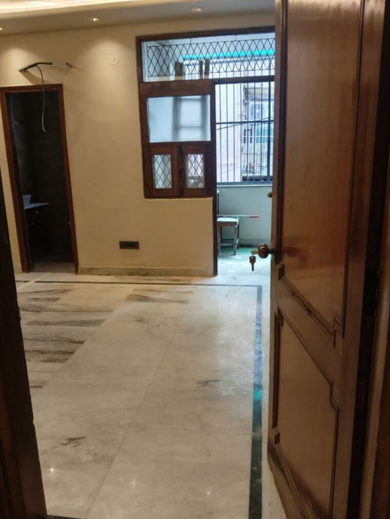 Room, naraina 3 Bedroom 200 Sq.Yd. Builder Floor In Naraina Delhi 10509831