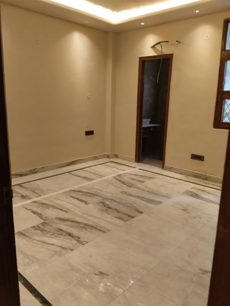 Room, naraina 3 Bedroom 200 Sq.Yd. Builder Floor In Naraina Delhi 10509831