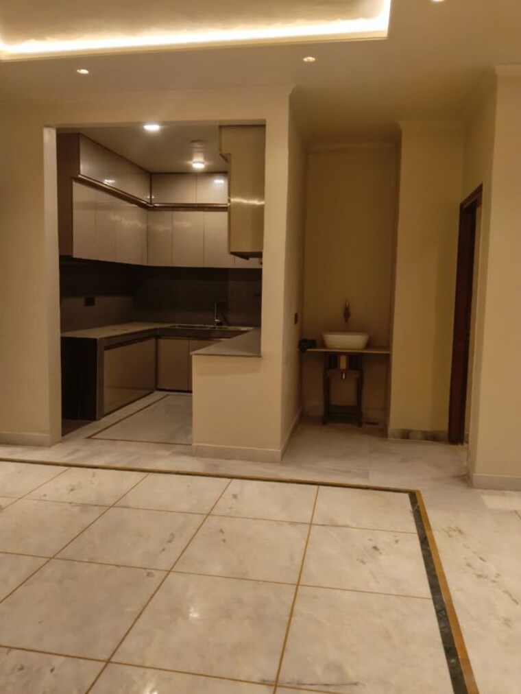 Room, naraina 3 Bedroom 200 Sq.Yd. Builder Floor In Naraina Delhi 10509831