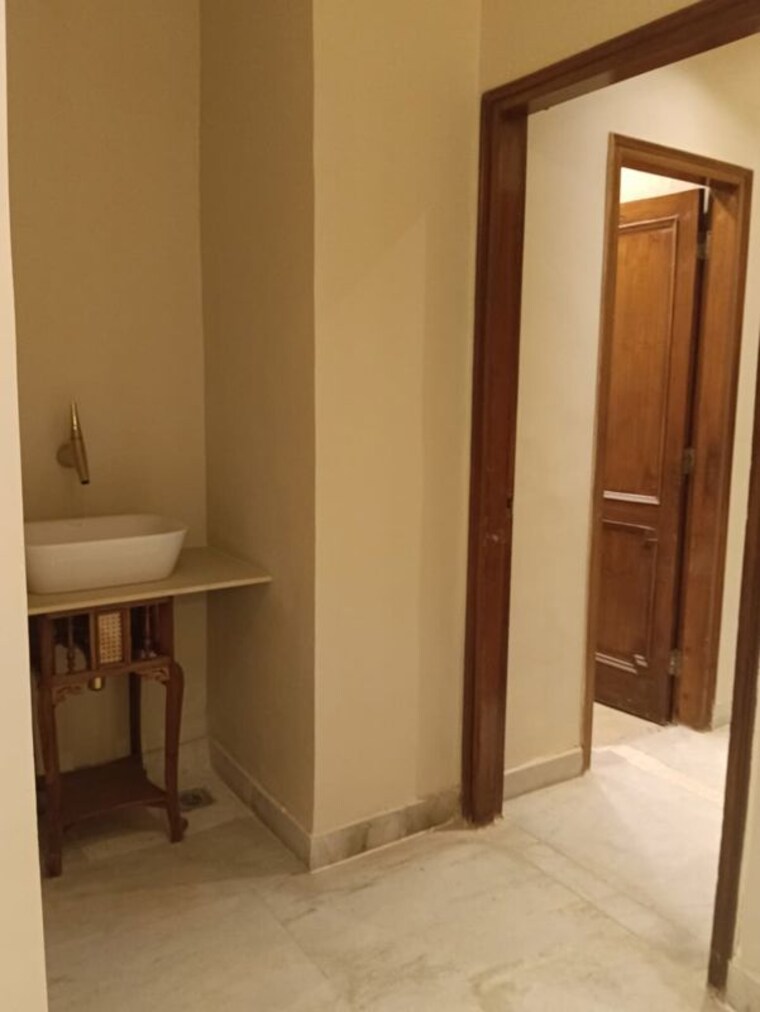 Room, naraina 3 Bedroom 200 Sq.Yd. Builder Floor In Naraina Delhi 10509831