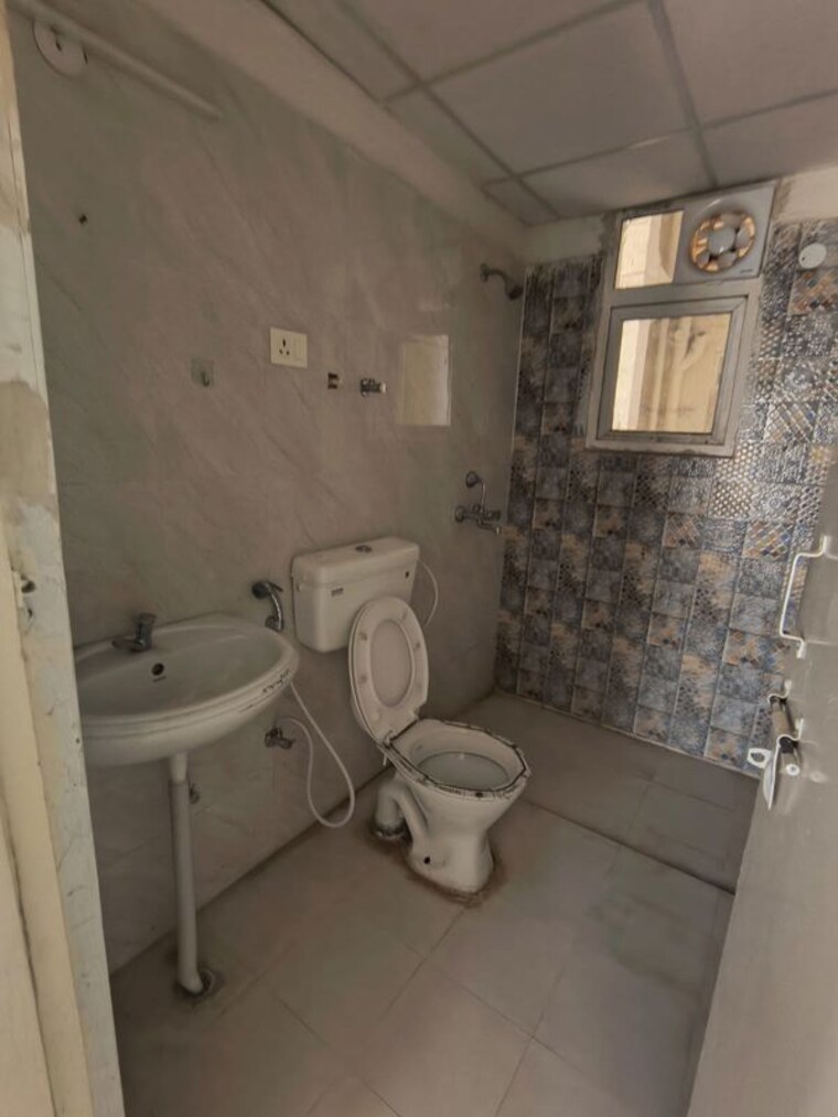 Bathroom, gls-avenue-51 2.5 Bedroom 820 Sq.Ft. Apartment In Sector 92 Gurgaon 10509855