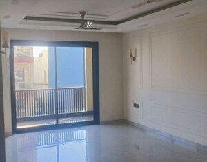 Building Lobby in 3 BHK Builder Floor at Alpha 1 RWA, Alpha 1 Greater Noida – for Rent