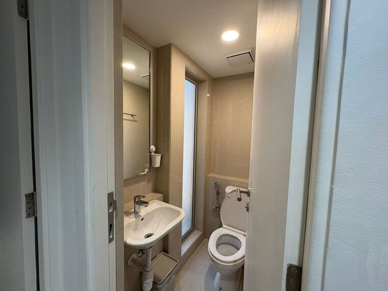 Bathroom, hiranandani-estate-solitaire-c 1 Bedroom 425 Sq.Ft. Apartment In Ghodbunder Road Thane 10509902