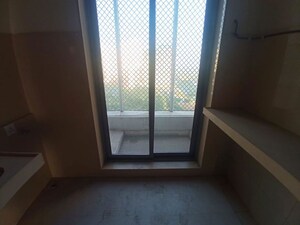 Room in 1 BHK Apartment at Lodha Amara, Kolshet Road – for Rent