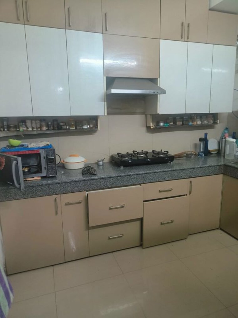 Kitchen, emaar-emerald-floors-premier 3 Bedroom 1700 Sq.Ft. Builder Floor In Sector 65 Gurgaon 10509959