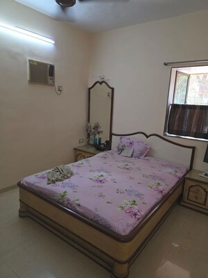 Bedroom in 2 BHK Apartment at Juhu Darshan CHS, Andheri West – for Rent