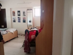 Room in 2 BHK Apartment at Dn Nagar – for Rent