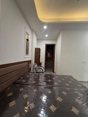 Room in 2 BHK Apartment at Ansal Sushant Estate, Sector 52 – for Rent