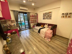 Master Bedroom in 2 BHK Apartment at Best Complex Andheri West, Andheri West – for Rent