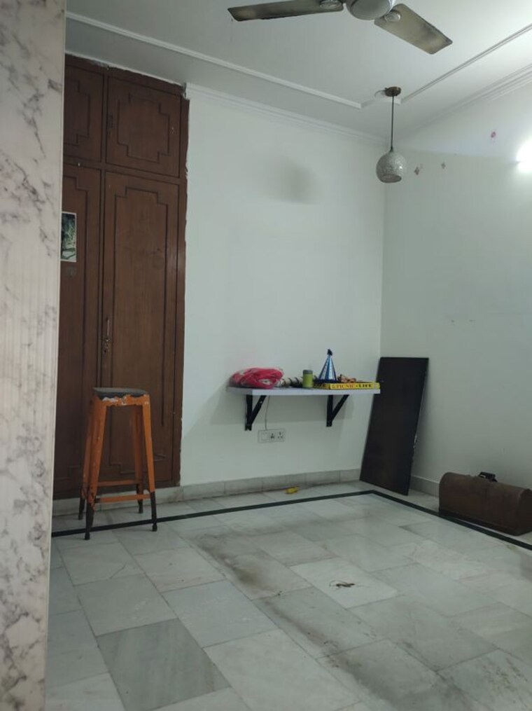 Room, lajpat nagar 4 2 Bedroom 1000 Sq.Ft. Builder Floor In Lajpat Nagar 4 Delhi 10510043